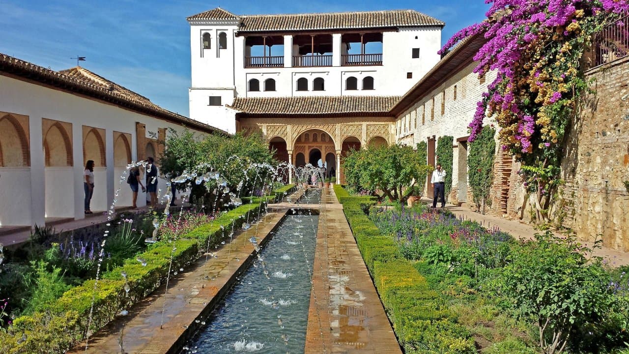 7 Days in Seville : with Day Trips to Ronda, Córdoba & Alhambra